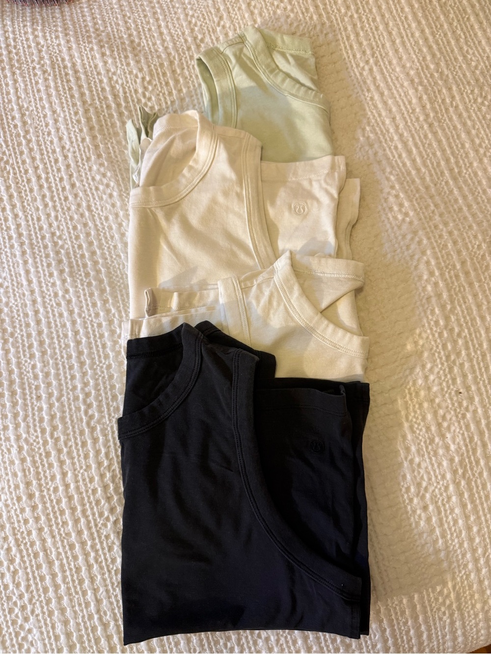 Lot of 4 Lululemon size 2 women’s tanks